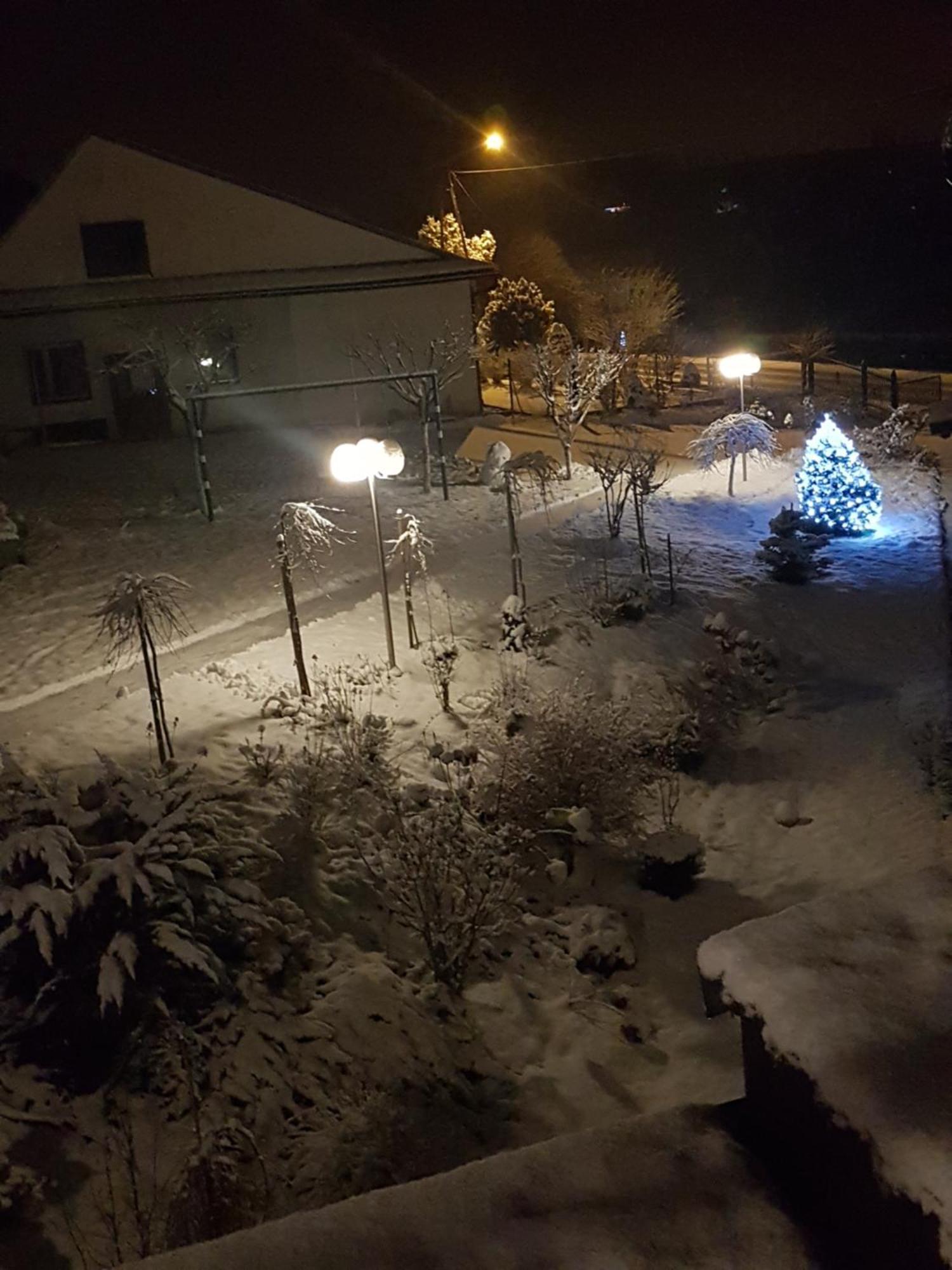 Stas -Przy Szkole Nr 3 W Skawie Skawa Номер фото